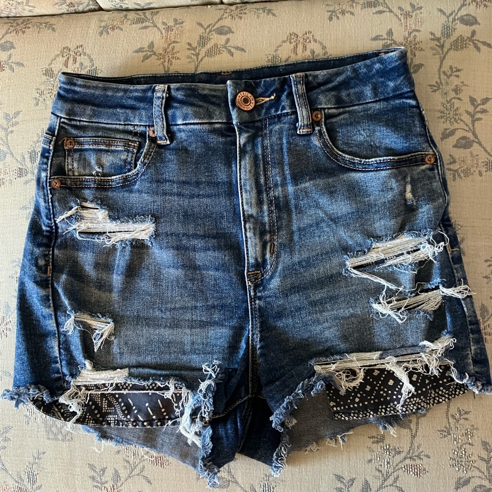 NEWLY LISTED AMERICAN EAGLE, NEXT LEVEL STRETCH  CURVY HI RISE SHORTY 6